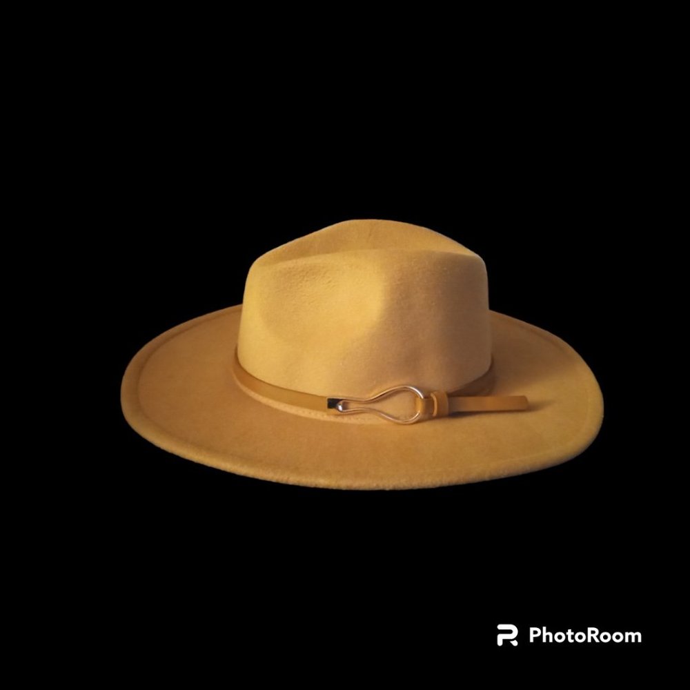 Belt detail fedora beige hat NWOT